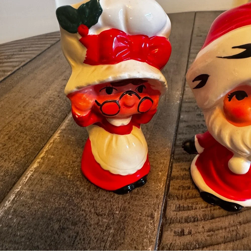 Vintage Mr & Mrs Claus Christmas Ceramic Salt Pepper Shakers Japan Holiday Decor